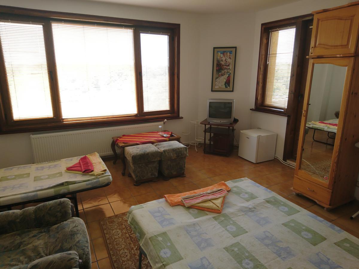 Guest House Nash Dom Kavarna Dış mekan fotoğraf